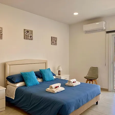 Apartment Beachhouse Larnaca