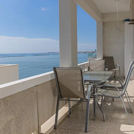 Beachhouse * Ларнака