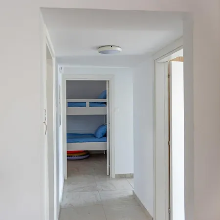 Beachhouse Ларнака