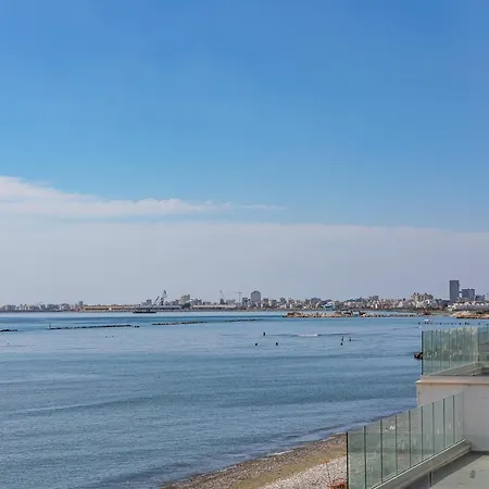 Beachhouse Ларнака