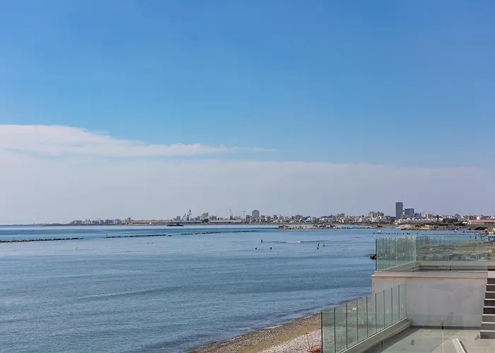 Beachhouse Λάρνακα