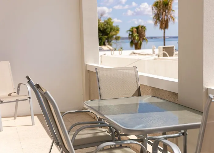 Beachhouse Λάρνακα